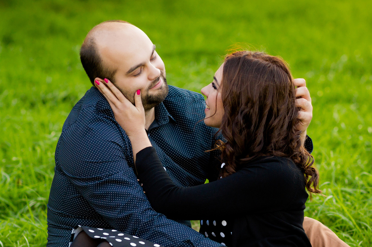 sesja narzeczenska w parku, plener narzeczenski w parku, sesja narzeczenska w swierklancu, sesje narzeczenskie slask, zdjecia narzeczenskie slask, wesole sesje narzeczenskie, proszki holi na sesji, holi na plenerze, sesja narzeczenska katowice, sesja zareczynowa slask, zdjecia zareczynowe slask, www.magiaobrazu.com, fotografia slubna śląsk, fotograf slubny krakow, zdjecia przedslubne slask, fotografia slubna slask, romantyczna sesja narzeczenska, engagement session, prewedding photosession,
