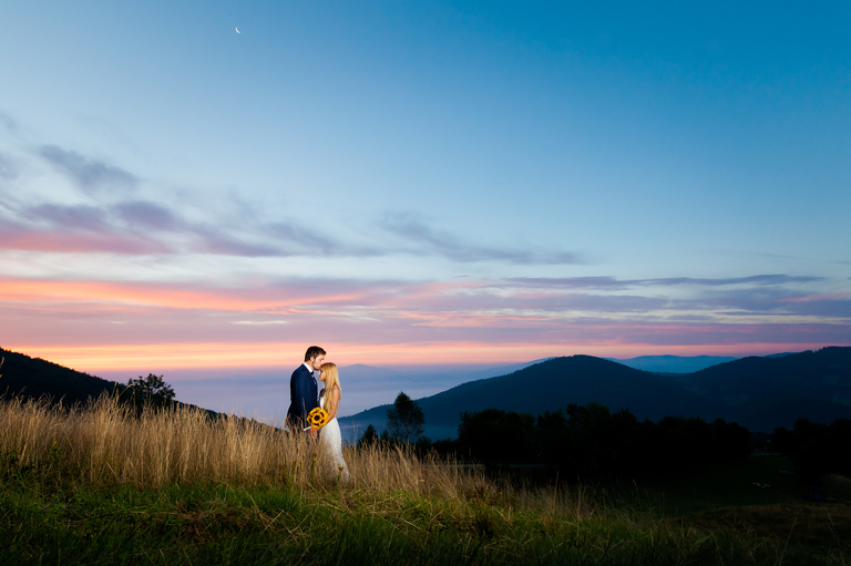 plener slubny o swicie, sesja slubna wschod slonca, plener slubny szczyrk, zdjecia slubne szczyrk, fotografia slubna szczyrk, sesja slubna w gorach, plener slubny w gorach, sesja slubna w beskidach, plener slubny beskidy, zdjecia slubne zywiec, fotografia slubna slask, zdjecia slubne slask, romantyczny plener slubny, fotograf slubny bielsko, plener slubny w lesie slask, sesja slubna w lesie slask, plener slubny las slask, fotografia slubna slask, zdjecia slubne slask, fotografia slubna katowice, zdjecia slubne katowice, romantyczna sesja slubna slask, zdjecia slubne bielsko, fotografia slubna bielsko, oryginalny plener slubny, oryginalna sesja slubna, www.magiaobrazu.com, Anna i Jacek Bieniek,
