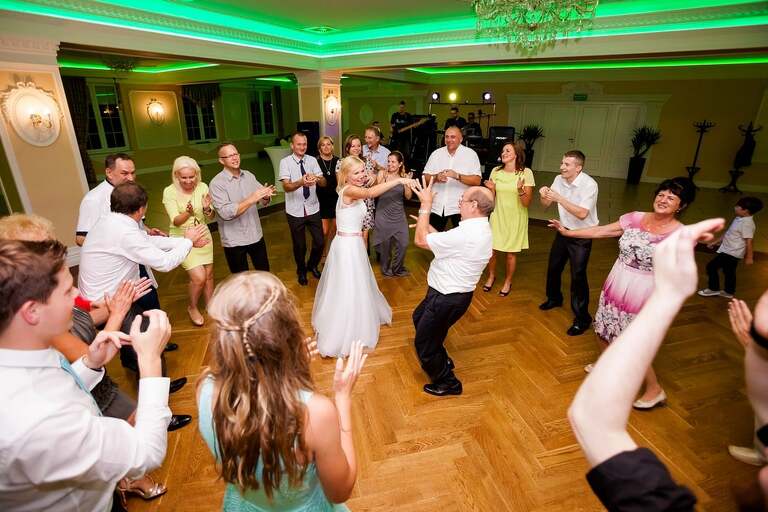 fotografia slubna slask, zdjecia slubne bielsko, fotograf slubny bielsko, zdjecia slubne slask, wesele w dworku eureka w czechowicach, dworek eureka czechowice, slub w kosciele sw stanislawa w czechowicach, zdjecia slubne katowice, dwoch fotografow na slub, fotografia slubna krakow,