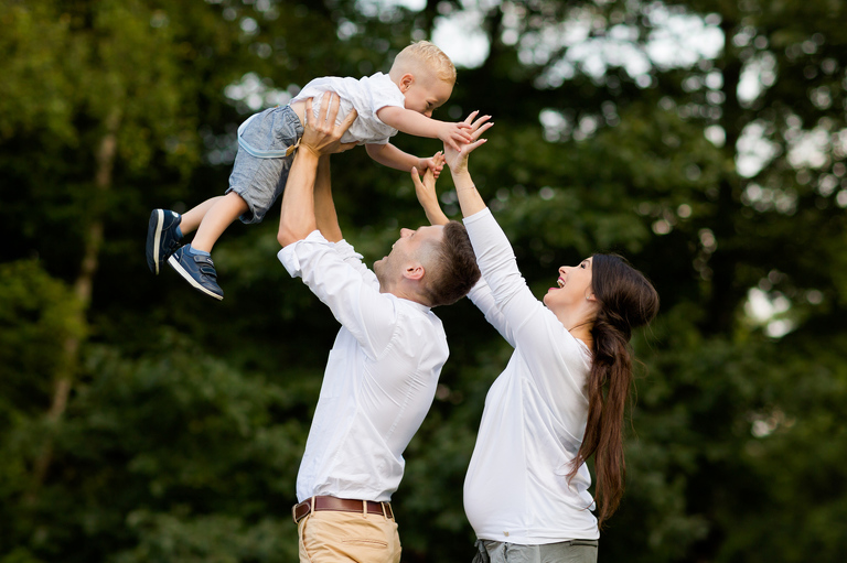 lifestylowa sesja rodzinna pszczyna, lifestylowe sesje rodzinne pszczyna, wiosenna sesja rodzinna, sesje dzieciece pszczyna, zdjecia dzieciece pszczyna, fotografia noworodkowa pszczyna, sesja rodzinna bielsko, fotografia rodzinna slask, zdjecia portretowe pszczyna, sesja portretowa bielsko, zdjecia w plenerze bielsko, rodzina w plenerze slask, fotografia dziecieca bielsko, zdjecia dzieci bielsko, fotografia rodzinna bielsko-biala, fotografia rodzinna slask, zdjecia ludzi slask, zdjecia dla rodzin, fotograf fotograf rodzinny slask, , fotograf czechowice, fotografia bielsko, zdjecia slask, www.magiaobrazu.com,