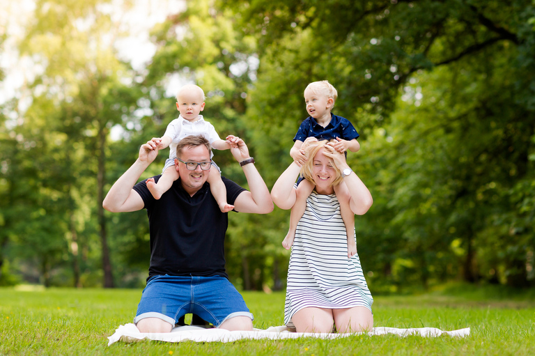 lifestylowa sesja rodzinna pszczyna, lifestylowe sesje rodzinne pszczyna, wiosenna sesja rodzinna, sesje dzieciece pszczyna, zdjecia dzieciece pszczyna, fotografia noworodkowa pszczyna, sesja rodzinna bielsko, fotografia rodzinna slask, zdjecia portretowe pszczyna, sesja portretowa bielsko, zdjecia w plenerze bielsko, rodzina w plenerze slask, fotografia dziecieca bielsko, zdjecia dzieci bielsko, fotografia rodzinna bielsko-biala, fotografia rodzinna slask, zdjecia ludzi slask, zdjecia dla rodzin, fotograf fotograf rodzinny slask, , fotograf czechowice, fotografia bielsko, zdjecia slask, www.magiaobrazu.com,