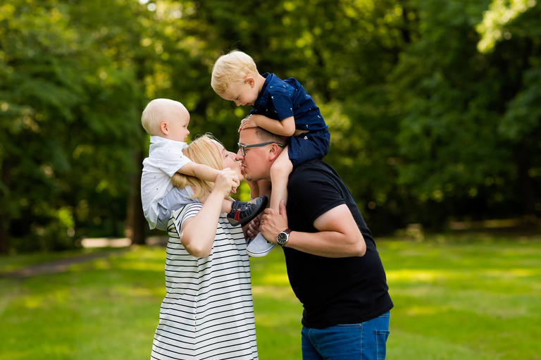 lifestylowa sesja rodzinna pszczyna, lifestylowe sesje rodzinne pszczyna, wiosenna sesja rodzinna, sesje dzieciece pszczyna, zdjecia dzieciece pszczyna, fotografia noworodkowa pszczyna, sesja rodzinna bielsko, fotografia rodzinna slask, zdjecia portretowe pszczyna, sesja portretowa bielsko, zdjecia w plenerze bielsko, rodzina w plenerze slask, fotografia dziecieca bielsko, zdjecia dzieci bielsko, fotografia rodzinna bielsko-biala, fotografia rodzinna slask, zdjecia ludzi slask, zdjecia dla rodzin, fotograf fotograf rodzinny slask, , fotograf czechowice, fotografia bielsko, zdjecia slask, www.magiaobrazu.com,