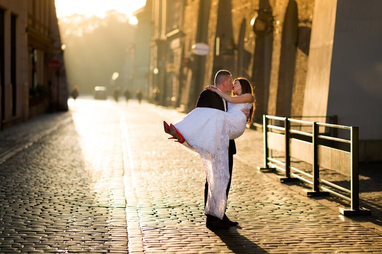 plener slubny na rynku w krakowie, fotograf na slub krakow, fotografia slubna krakow, zdjecia slubne krakow, fotograf slubny krakow, fotograf weselny krakow, zdjecia slubne slask, fotografia slubna slask, fotograf na slub slask, sesja slubna na krakowskim rynku, sesja slubna o swicie, zdjecia slubne bielsko, fotografia slubna bielsko, zdjecia slubne wadowice, fotografia slubna wadowice, plener slubny o swicie, dwoch fotografow na slub, zdjecia slubne cieszyn, sesja slubna na wawelu, plener slubny wawel, fotografia slubna cieszyn