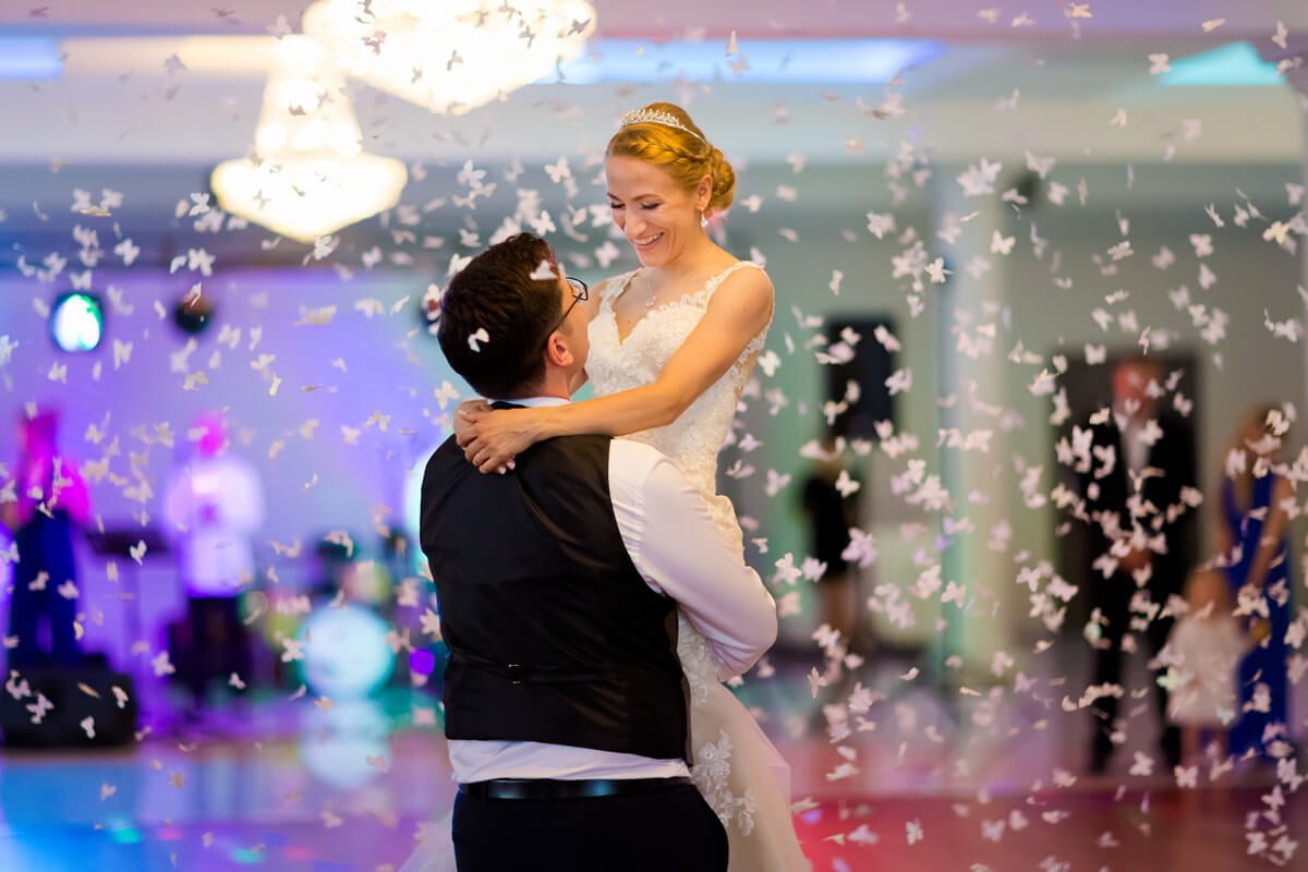 wesele laguna zywiec, wesele w lagunie w zywcu, slub na jasnej gorce w slemieniu, slub jasna gorka slemien, fotograf na slub zywiec, slub polsko-francuski, sesja slubna z samochodem, cadillac na slub, zdjecia slubne zywiec, fotografia slubna zywiec, zdjecia slubne slask, fotograf slubny slask, fotograf na wesele slask, fotograf slubny zywiec, fotografia slubna slask, fotograf slubny katowice, zdjecia slubne bielsko, fotografia slubna bielsko, dwoch fotografow na slub, fotografia slubna krakow, fotograf na slub krakow, zdjecia slubne krakow,