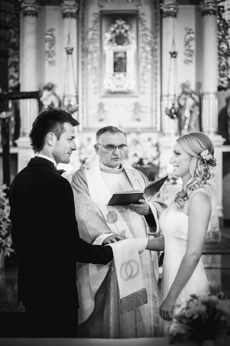 www.magiaobrazu.com, fotografia slubna zywiec, zdjecia slubne zywiec, dwoch fotografow na slub, kosciol w rajczy, hotel beskidian wegierska gorka, wesele w hotelu beskidian w wegierskiej gorce, fotograf slubny bielsko, zdjecia slubne bielsko, goralski slub, zespol czarni, kapela weselna czarni z zywca, fotografia ślubna, fotograf ślubny Kraków, fotografowie ślubni, fotograf slask,dwóch fotografów na ślub, Anna i Jacek Bieniek, zdjęcia ślubne śląsk;
