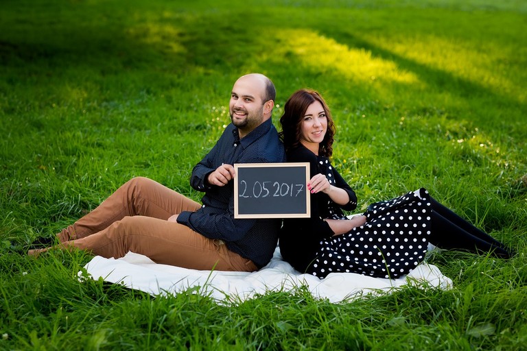 sesja narzeczenska w parku, plener narzeczenski w parku, sesja narzeczenska w swierklancu, sesje narzeczenskie slask, zdjecia narzeczenskie slask, wesole sesje narzeczenskie, proszki holi na sesji, holi na plenerze, sesja narzeczenska katowice, sesja zareczynowa slask, zdjecia zareczynowe slask, www.magiaobrazu.com, fotografia slubna Ĺ›lÄ…sk, fotograf slubny krakow, zdjecia przedslubne slask, fotografia slubna slask, romantyczna sesja narzeczenska, engagement session, prewedding photosession,