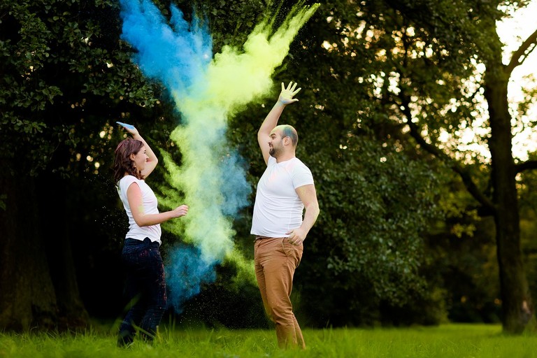 sesja narzeczenska w parku, plener narzeczenski w parku, sesja narzeczenska w swierklancu, sesje narzeczenskie slask, zdjecia narzeczenskie slask, wesole sesje narzeczenskie, proszki holi na sesji, holi na plenerze, sesja narzeczenska katowice, sesja zareczynowa slask, zdjecia zareczynowe slask, www.magiaobrazu.com, fotografia slubna Ĺ›lÄ…sk, fotograf slubny krakow, zdjecia przedslubne slask, fotografia slubna slask, romantyczna sesja narzeczenska, engagement session, prewedding photosession,