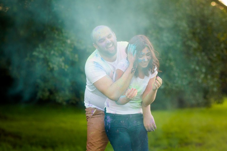 sesja narzeczenska w parku, plener narzeczenski w parku, sesja narzeczenska w swierklancu, sesje narzeczenskie slask, zdjecia narzeczenskie slask, wesole sesje narzeczenskie, proszki holi na sesji, holi na plenerze, sesja narzeczenska katowice, sesja zareczynowa slask, zdjecia zareczynowe slask, www.magiaobrazu.com, fotografia slubna Ĺ›lÄ…sk, fotograf slubny krakow, zdjecia przedslubne slask, fotografia slubna slask, romantyczna sesja narzeczenska, engagement session, prewedding photosession,