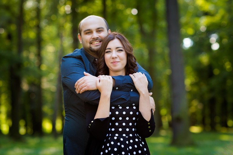 sesja narzeczenska w parku, plener narzeczenski w parku, sesja narzeczenska w swierklancu, sesje narzeczenskie slask, zdjecia narzeczenskie slask, wesole sesje narzeczenskie, proszki holi na sesji, holi na plenerze, sesja narzeczenska katowice, sesja zareczynowa slask, zdjecia zareczynowe slask, www.magiaobrazu.com, fotografia slubna Ĺ›lÄ…sk, fotograf slubny krakow, zdjecia przedslubne slask, fotografia slubna slask, romantyczna sesja narzeczenska, engagement session, prewedding photosession,