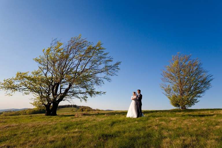 sesja slubna w gorach, plener slubny w gorach, sesje slubne w gorach, plener slubny w beskidach, sesja slubna w beskidach, romantyczna sesja o zachodzie slonca, plener o zachodzie slonca, zdjecia slubne w gorach, wedding photography, fotograf malopolska, fotograf plener krakow, dobry fotograf, zdjecia slubne bielsko, fotografia slubna bielsko, fotograf slubny bielsko, zdjecia slubne zywiec, fotografia slubna zywiec, fotograf slubny zywiec, zdjecia slubne slask, fotografia slubna slask, fotograf slubny slask, www.magiaobrazu.com, sesja zdjeciowa slub, magiaobrazu.com,