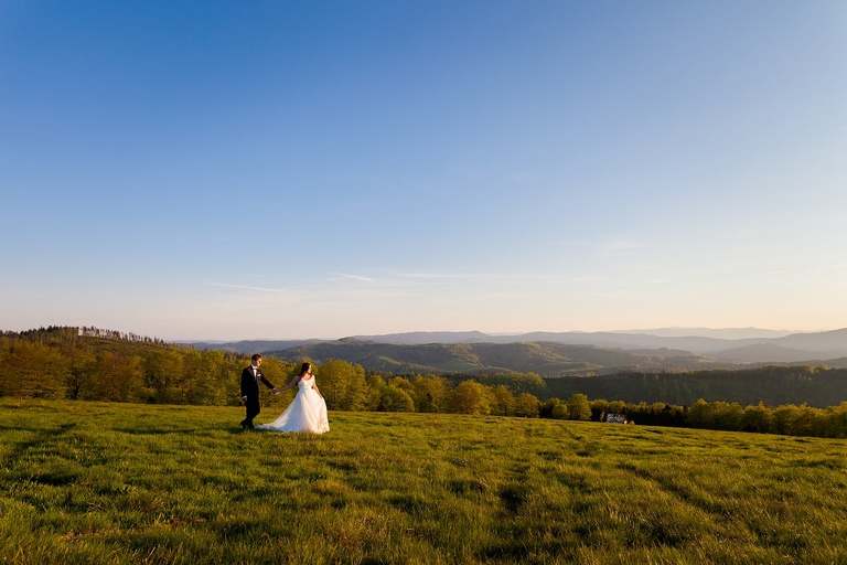 sesja slubna w gorach, plener slubny w gorach, sesje slubne w gorach, plener slubny w beskidach, sesja slubna w beskidach, romantyczna sesja o zachodzie slonca, plener o zachodzie slonca, zdjecia slubne w gorach, wedding photography, fotograf malopolska, fotograf plener krakow, dobry fotograf, zdjecia slubne bielsko, fotografia slubna bielsko, fotograf slubny bielsko, zdjecia slubne zywiec, fotografia slubna zywiec, fotograf slubny zywiec, zdjecia slubne slask, fotografia slubna slask, fotograf slubny slask, www.magiaobrazu.com, sesja zdjeciowa slub, magiaobrazu.com,