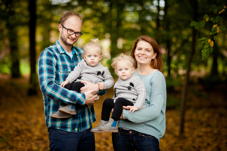 jesienna sesja; sesje jesienne; Sesje dzieciece, portrety dzieci, fotografia dzieci, www.magiaobrazu.com, www.annabieniek.com, fotograf czechowice, fotograf slask, fotografia krakow, zdjecia rodzinne, sesja w pszczynskim parku, plener w parku w pszczynie, sesje rodzinne, fotografia rodzinna, rodzinny plener w pszczynie