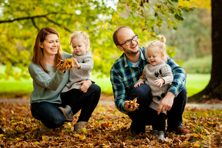jesienna sesja; sesje jesienne; Sesje dzieciece, portrety dzieci, fotografia dzieci, www.magiaobrazu.com, www.annabieniek.com, fotograf czechowice, fotograf slask, fotografia krakow, zdjecia rodzinne, sesja w pszczynskim parku, plener w parku w pszczynie, sesje rodzinne, fotografia rodzinna, rodzinny plener w pszczynie