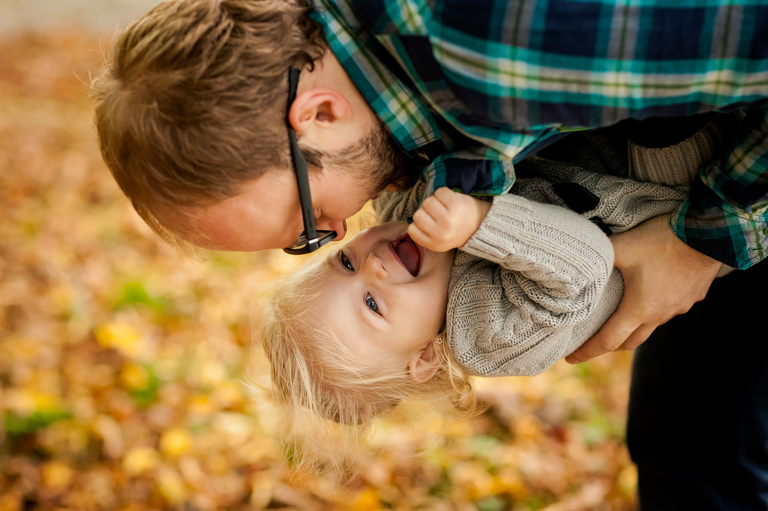 jesienna sesja; sesje jesienne; Sesje dzieciece, portrety dzieci, fotografia dzieci, www.magiaobrazu.com, www.annabieniek.com, fotograf czechowice, fotograf slask, fotografia krakow, zdjecia rodzinne, sesja w pszczynskim parku, plener w parku w pszczynie, sesje rodzinne, fotografia rodzinna, rodzinny plener w pszczynie