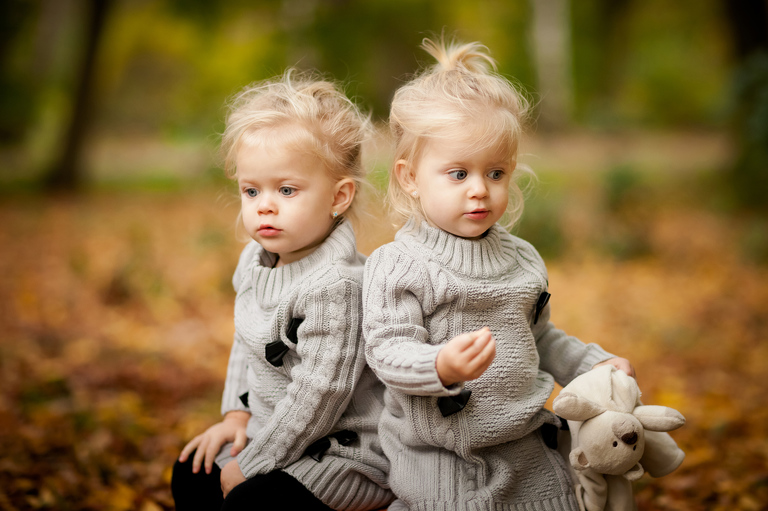 jesienna sesja; sesje jesienne; Sesje dzieciece, portrety dzieci, fotografia dzieci, www.magiaobrazu.com, www.annabieniek.com, fotograf czechowice, fotograf slask, fotografia krakow, zdjecia rodzinne, sesja w pszczynskim parku, plener w parku w pszczynie, sesje rodzinne, fotografia rodzinna, rodzinny plener w pszczynie