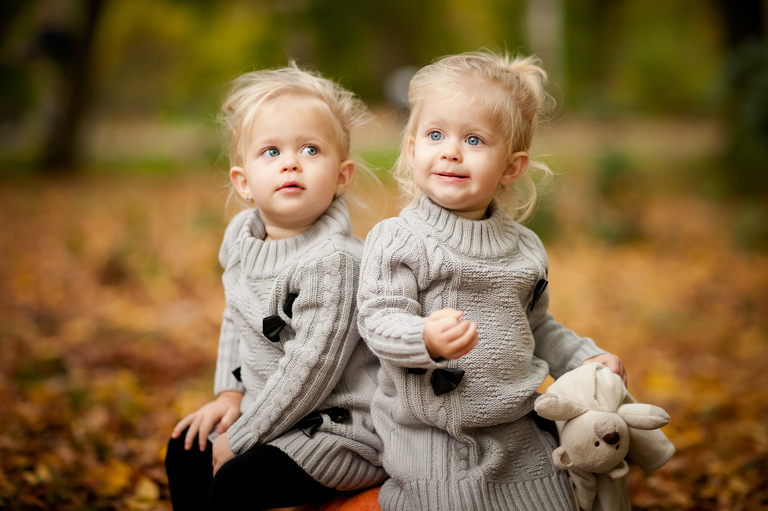jesienna sesja; sesje jesienne; Sesje dzieciece, portrety dzieci, fotografia dzieci, www.magiaobrazu.com, www.annabieniek.com, fotograf czechowice, fotograf slask, fotografia krakow, zdjecia rodzinne, sesja w pszczynskim parku, plener w parku w pszczynie, sesje rodzinne, fotografia rodzinna, rodzinny plener w pszczynie
