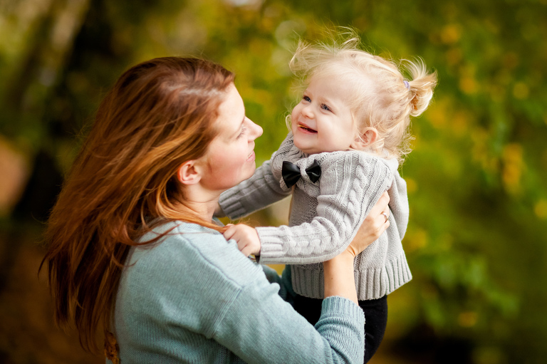 jesienna sesja; sesje jesienne; Sesje dzieciece, portrety dzieci, fotografia dzieci, www.magiaobrazu.com, www.annabieniek.com, fotograf czechowice, fotograf slask, fotografia krakow, zdjecia rodzinne, sesja w pszczynskim parku, plener w parku w pszczynie, sesje rodzinne, fotografia rodzinna, rodzinny plener w pszczynie