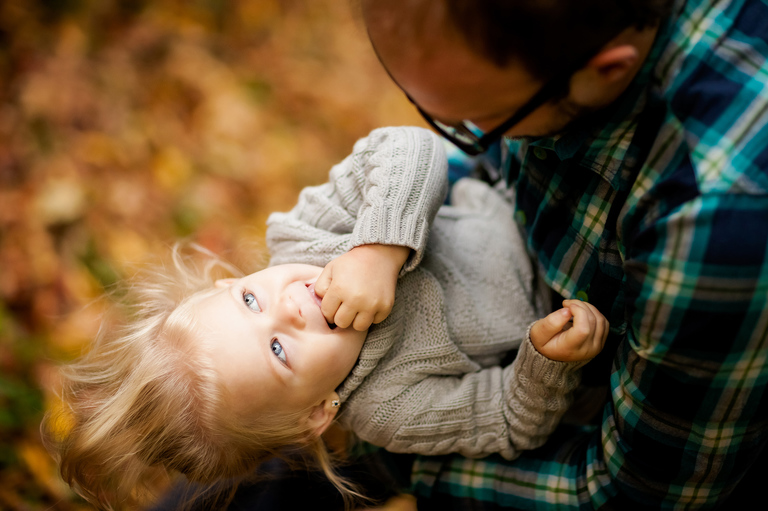 jesienna sesja; sesje jesienne; Sesje dzieciece, portrety dzieci, fotografia dzieci, www.magiaobrazu.com, www.annabieniek.com, fotograf czechowice, fotograf slask, fotografia krakow, zdjecia rodzinne, sesja w pszczynskim parku, plener w parku w pszczynie, sesje rodzinne, fotografia rodzinna, rodzinny plener w pszczynie