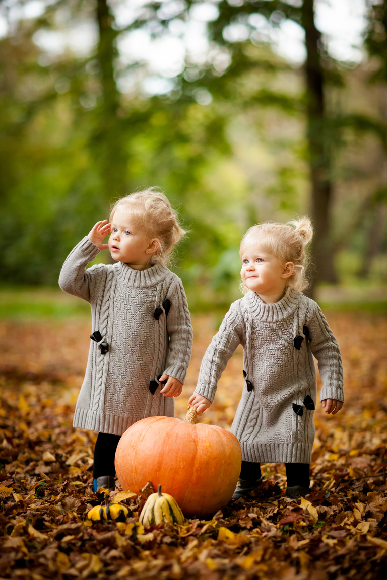 jesienna sesja; sesje jesienne; Sesje dzieciece, portrety dzieci, fotografia dzieci, www.magiaobrazu.com, www.annabieniek.com, fotograf czechowice, fotograf slask, fotografia krakow, zdjecia rodzinne, sesja w pszczynskim parku, plener w parku w pszczynie, sesje rodzinne, fotografia rodzinna, rodzinny plener w pszczynie