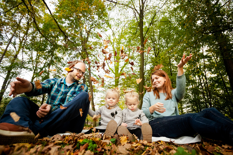 jesienna sesja; sesje jesienne; Sesje dzieciece, portrety dzieci, fotografia dzieci, www.magiaobrazu.com, www.annabieniek.com, fotograf czechowice, fotograf slask, fotografia krakow, zdjecia rodzinne, sesja w pszczynskim parku, plener w parku w pszczynie, sesje rodzinne, fotografia rodzinna, rodzinny plener w pszczynie