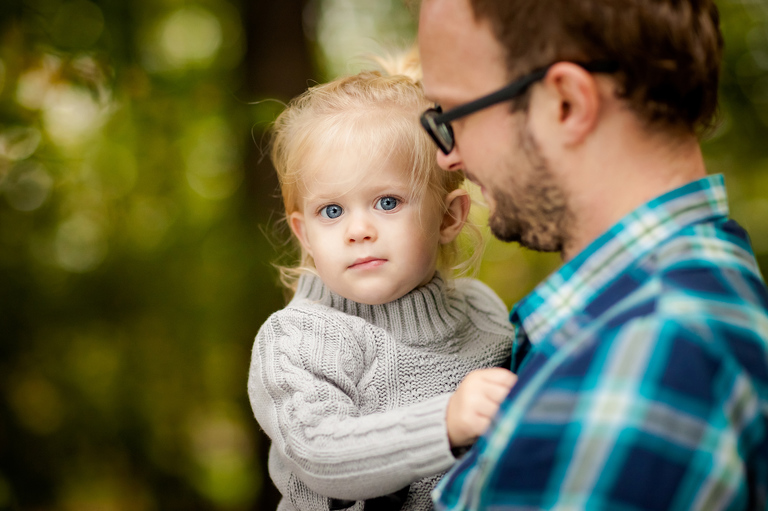 jesienna sesja; sesje jesienne; Sesje dzieciece, portrety dzieci, fotografia dzieci, www.magiaobrazu.com, www.annabieniek.com, fotograf czechowice, fotograf slask, fotografia krakow, zdjecia rodzinne, sesja w pszczynskim parku, plener w parku w pszczynie, sesje rodzinne, fotografia rodzinna, rodzinny plener w pszczynie