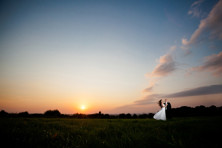 Anna i Jacek Bieniek; fotograf slubny slask; plener slubny na motorze, sesja slubna na motorze, sesja slubna trzy lipki bielsko, plener 3 lipki bielsko, dwoje fotografow na slub; fotografowie slubni slask; fotograf slubny bielsko; fotografia slubna, reportaz slubny, www.magiaobrazu.com, zdjecia slubne, fotoreportaz slubny; fotograf pszczyna; zdjecia slubne bielsko; osp bestwina