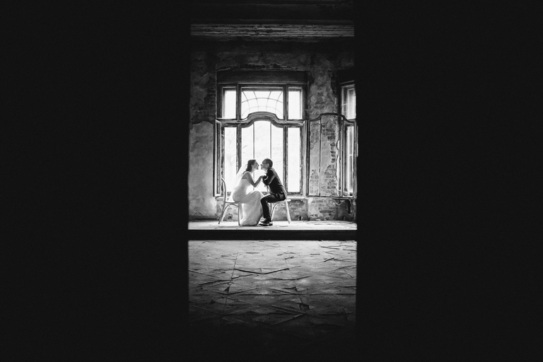 sesja slubna w palacu w krowiarkach, plener w palacu w krowiarkach, sesja krowiarki, plener krowiarki, sesja slubna w starym palacu, plener slubny w opuszczonym palacu, www.magiaobrazu.com, Anna i Jacek Bieniek, fotografia ślubna Kraków, fotografia ślubna śląsk, zdjęcia ślubne kraków, fotograf ślubny śląsk, dwóch fotografów na ślub, fotograf czechowice, zdjęcia ślubne bielsko, fotografia ślubna bielsko,