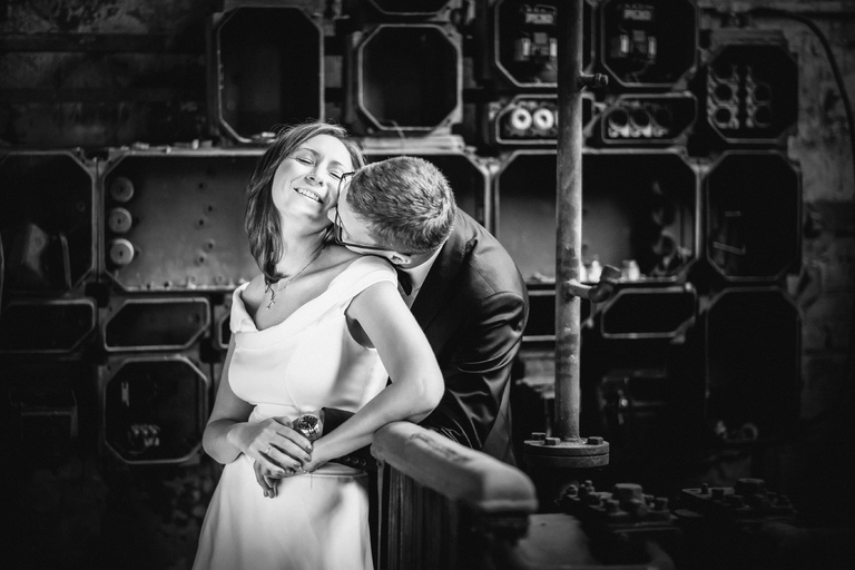 industrialny plener slubny, sesja slubna w fabryce, sesja slubna w walcowni, oryginalny plener slubny, www.magiaobrazu.com, Anna i Jacek Bieniek, dwoch fotografow na slub, fotografia slubna, reportaz slubny, plener slubny, www.magiaobrazu.com, zdjecia slubne, fotoreportaz slubny;