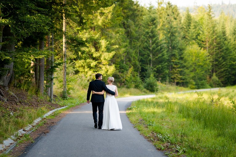 sesja slubna w gorach, plener slubny w gorach, sesja slubna w beskidach, plener slubny beskidy, zdjecia slubne zywiec, fotografia slubna slask, zdjecia slubne slask, romantyczny plener slubny, fotograf slubny bielsko, plener slubny w lesie slask, sesja slubna w lesie slask, plener slubny las slask, fotografia slubna slask, zdjecia slubne slask, fotografia slubna katowice, zdjecia slubne katowice, romantyczna sesja slubna slask, zdjecia slubne bielsko, fotografia slubna bielsko, oryginalny plener slubny, oryginalna sesja slubna, www.magiaobrazu.com, Anna i Jacek Bieniek,