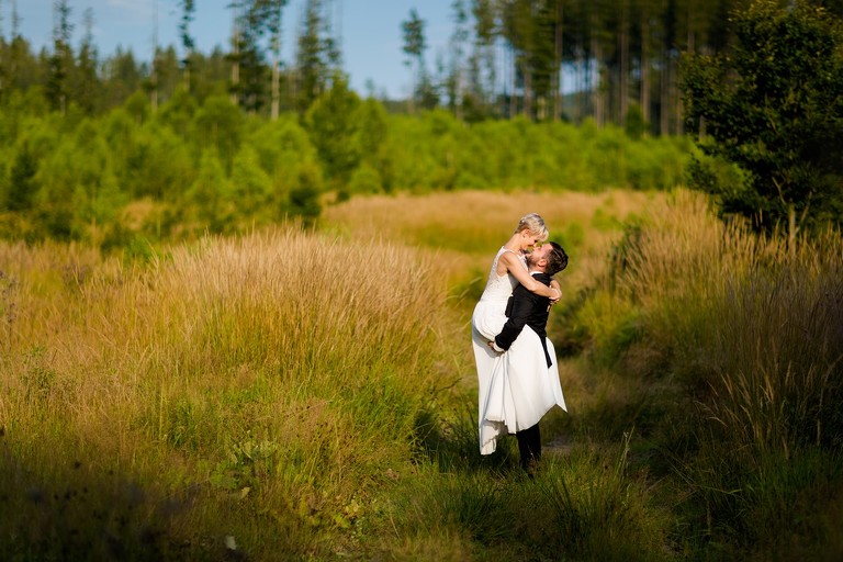 sesja slubna w gorach, plener slubny w gorach, sesja slubna w beskidach, plener slubny beskidy, zdjecia slubne zywiec, fotografia slubna slask, zdjecia slubne slask, romantyczny plener slubny, fotograf slubny bielsko, plener slubny w lesie slask, sesja slubna w lesie slask, plener slubny las slask, fotografia slubna slask, zdjecia slubne slask, fotografia slubna katowice, zdjecia slubne katowice, romantyczna sesja slubna slask, zdjecia slubne bielsko, fotografia slubna bielsko, oryginalny plener slubny, oryginalna sesja slubna, www.magiaobrazu.com, Anna i Jacek Bieniek,