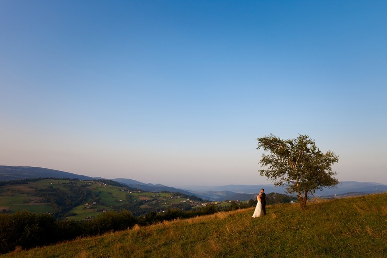 sesja slubna w gorach, plener slubny w gorach, sesja slubna w beskidach, plener slubny beskidy, zdjecia slubne zywiec, fotografia slubna slask, zdjecia slubne slask, romantyczny plener slubny, fotograf slubny bielsko, plener slubny w lesie slask, sesja slubna w lesie slask, plener slubny las slask, fotografia slubna slask, zdjecia slubne slask, fotografia slubna katowice, zdjecia slubne katowice, romantyczna sesja slubna slask, zdjecia slubne bielsko, fotografia slubna bielsko, oryginalny plener slubny, oryginalna sesja slubna, www.magiaobrazu.com, Anna i Jacek Bieniek,