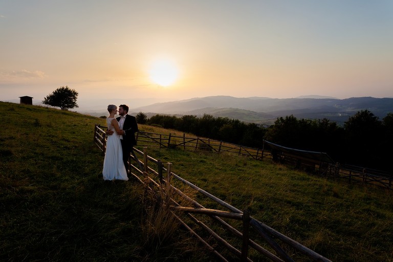 sesja slubna w gorach, plener slubny w gorach, sesja slubna w beskidach, plener slubny beskidy, zdjecia slubne zywiec, fotografia slubna slask, zdjecia slubne slask, romantyczny plener slubny, fotograf slubny bielsko, plener slubny w lesie slask, sesja slubna w lesie slask, plener slubny las slask, fotografia slubna slask, zdjecia slubne slask, fotografia slubna katowice, zdjecia slubne katowice, romantyczna sesja slubna slask, zdjecia slubne bielsko, fotografia slubna bielsko, oryginalny plener slubny, oryginalna sesja slubna, www.magiaobrazu.com, Anna i Jacek Bieniek,