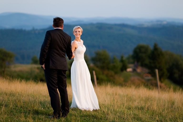 sesja slubna w gorach, plener slubny w gorach, sesja slubna w beskidach, plener slubny beskidy, zdjecia slubne zywiec, fotografia slubna slask, zdjecia slubne slask, romantyczny plener slubny, fotograf slubny bielsko, plener slubny w lesie slask, sesja slubna w lesie slask, plener slubny las slask, fotografia slubna slask, zdjecia slubne slask, fotografia slubna katowice, zdjecia slubne katowice, romantyczna sesja slubna slask, zdjecia slubne bielsko, fotografia slubna bielsko, oryginalny plener slubny, oryginalna sesja slubna, www.magiaobrazu.com, Anna i Jacek Bieniek,