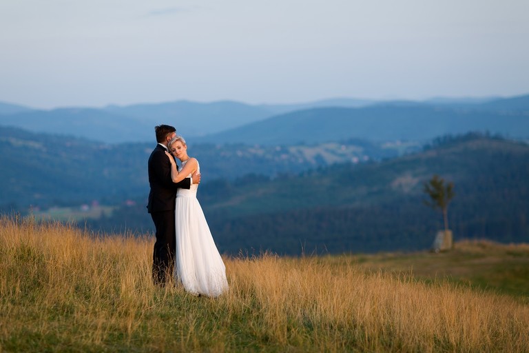 sesja slubna w gorach, plener slubny w gorach, sesja slubna w beskidach, plener slubny beskidy, zdjecia slubne zywiec, fotografia slubna slask, zdjecia slubne slask, romantyczny plener slubny, fotograf slubny bielsko, plener slubny w lesie slask, sesja slubna w lesie slask, plener slubny las slask, fotografia slubna slask, zdjecia slubne slask, fotografia slubna katowice, zdjecia slubne katowice, romantyczna sesja slubna slask, zdjecia slubne bielsko, fotografia slubna bielsko, oryginalny plener slubny, oryginalna sesja slubna, www.magiaobrazu.com, Anna i Jacek Bieniek,