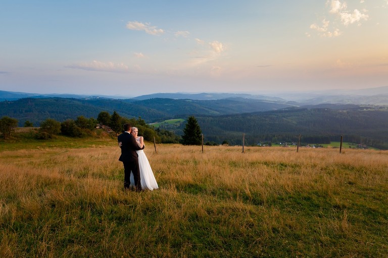 sesja slubna w gorach, plener slubny w gorach, sesja slubna w beskidach, plener slubny beskidy, zdjecia slubne zywiec, fotografia slubna slask, zdjecia slubne slask, romantyczny plener slubny, fotograf slubny bielsko, plener slubny w lesie slask, sesja slubna w lesie slask, plener slubny las slask, fotografia slubna slask, zdjecia slubne slask, fotografia slubna katowice, zdjecia slubne katowice, romantyczna sesja slubna slask, zdjecia slubne bielsko, fotografia slubna bielsko, oryginalny plener slubny, oryginalna sesja slubna, www.magiaobrazu.com, Anna i Jacek Bieniek,