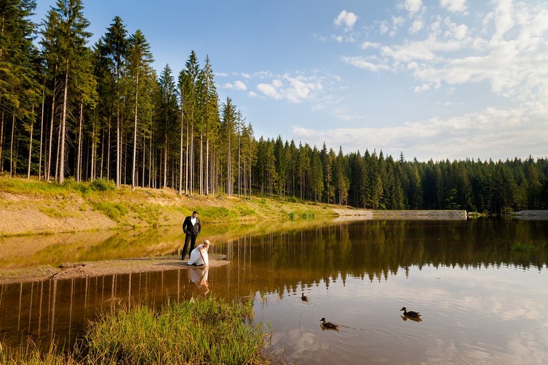 sesja slubna w gorach, plener slubny w gorach, sesja slubna w beskidach, plener slubny beskidy, zdjecia slubne zywiec, fotografia slubna slask, zdjecia slubne slask, romantyczny plener slubny, fotograf slubny bielsko, plener slubny w lesie slask, sesja slubna w lesie slask, plener slubny las slask, fotografia slubna slask, zdjecia slubne slask, fotografia slubna katowice, zdjecia slubne katowice, romantyczna sesja slubna slask, zdjecia slubne bielsko, fotografia slubna bielsko, oryginalny plener slubny, oryginalna sesja slubna, www.magiaobrazu.com, Anna i Jacek Bieniek,