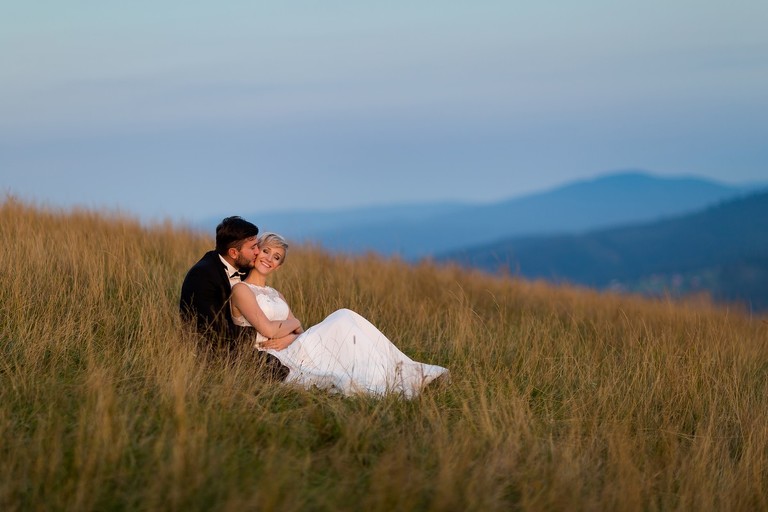 sesja slubna w gorach, plener slubny w gorach, sesja slubna w beskidach, plener slubny beskidy, zdjecia slubne zywiec, fotografia slubna slask, zdjecia slubne slask, romantyczny plener slubny, fotograf slubny bielsko, plener slubny w lesie slask, sesja slubna w lesie slask, plener slubny las slask, fotografia slubna slask, zdjecia slubne slask, fotografia slubna katowice, zdjecia slubne katowice, romantyczna sesja slubna slask, zdjecia slubne bielsko, fotografia slubna bielsko, oryginalny plener slubny, oryginalna sesja slubna, www.magiaobrazu.com, Anna i Jacek Bieniek,