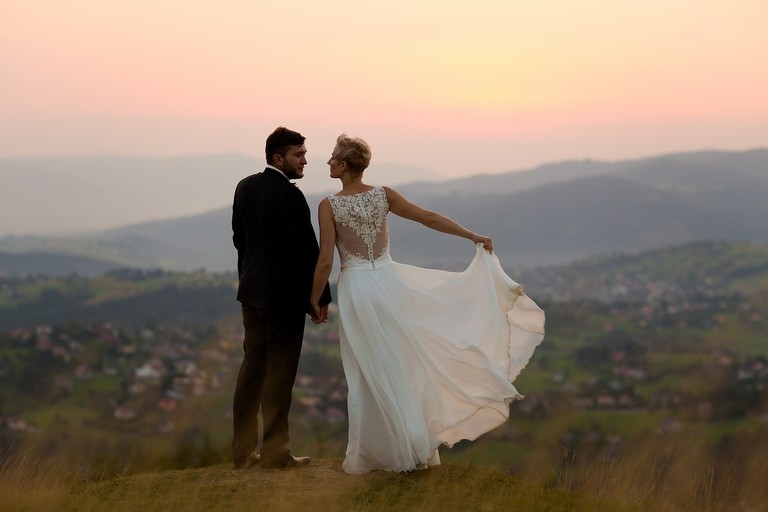 sesja slubna w gorach, plener slubny w gorach, sesja slubna w beskidach, plener slubny beskidy, zdjecia slubne zywiec, fotografia slubna slask, zdjecia slubne slask, romantyczny plener slubny, fotograf slubny bielsko, plener slubny w lesie slask, sesja slubna w lesie slask, plener slubny las slask, fotografia slubna slask, zdjecia slubne slask, fotografia slubna katowice, zdjecia slubne katowice, romantyczna sesja slubna slask, zdjecia slubne bielsko, fotografia slubna bielsko, oryginalny plener slubny, oryginalna sesja slubna, www.magiaobrazu.com, Anna i Jacek Bieniek,