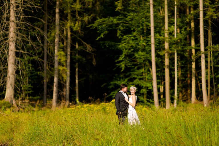 sesja slubna w gorach, plener slubny w gorach, sesja slubna w beskidach, plener slubny beskidy, zdjecia slubne zywiec, fotografia slubna slask, zdjecia slubne slask, romantyczny plener slubny, fotograf slubny bielsko, plener slubny w lesie slask, sesja slubna w lesie slask, plener slubny las slask, fotografia slubna slask, zdjecia slubne slask, fotografia slubna katowice, zdjecia slubne katowice, romantyczna sesja slubna slask, zdjecia slubne bielsko, fotografia slubna bielsko, oryginalny plener slubny, oryginalna sesja slubna, www.magiaobrazu.com, Anna i Jacek Bieniek,