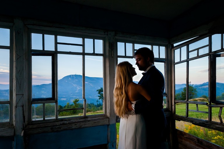 plener slubny o swicie, sesja slubna wschod slonca, plener slubny szczyrk, zdjecia slubne szczyrk, fotografia slubna szczyrk, sesja slubna w gorach, plener slubny w gorach, sesja slubna w beskidach, plener slubny beskidy, zdjecia slubne zywiec, fotografia slubna slask, zdjecia slubne slask, romantyczny plener slubny, fotograf slubny bielsko, plener slubny w lesie slask, sesja slubna w lesie slask, plener slubny las slask, fotografia slubna slask, zdjecia slubne slask, fotografia slubna katowice, zdjecia slubne katowice, romantyczna sesja slubna slask, zdjecia slubne bielsko, fotografia slubna bielsko, oryginalny plener slubny, oryginalna sesja slubna, www.magiaobrazu.com, Anna i Jacek Bieniek,