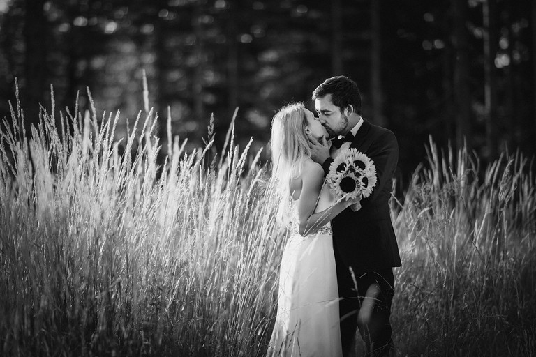 plener slubny o swicie, sesja slubna wschod slonca, plener slubny szczyrk, zdjecia slubne szczyrk, fotografia slubna szczyrk, sesja slubna w gorach, plener slubny w gorach, sesja slubna w beskidach, plener slubny beskidy, zdjecia slubne zywiec, fotografia slubna slask, zdjecia slubne slask, romantyczny plener slubny, fotograf slubny bielsko, plener slubny w lesie slask, sesja slubna w lesie slask, plener slubny las slask, fotografia slubna slask, zdjecia slubne slask, fotografia slubna katowice, zdjecia slubne katowice, romantyczna sesja slubna slask, zdjecia slubne bielsko, fotografia slubna bielsko, oryginalny plener slubny, oryginalna sesja slubna, www.magiaobrazu.com, Anna i Jacek Bieniek,