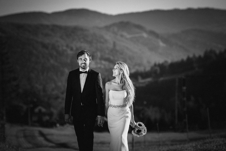 plener slubny o swicie, sesja slubna wschod slonca, plener slubny szczyrk, zdjecia slubne szczyrk, fotografia slubna szczyrk, sesja slubna w gorach, plener slubny w gorach, sesja slubna w beskidach, plener slubny beskidy, zdjecia slubne zywiec, fotografia slubna slask, zdjecia slubne slask, romantyczny plener slubny, fotograf slubny bielsko, plener slubny w lesie slask, sesja slubna w lesie slask, plener slubny las slask, fotografia slubna slask, zdjecia slubne slask, fotografia slubna katowice, zdjecia slubne katowice, romantyczna sesja slubna slask, zdjecia slubne bielsko, fotografia slubna bielsko, oryginalny plener slubny, oryginalna sesja slubna, www.magiaobrazu.com, Anna i Jacek Bieniek,