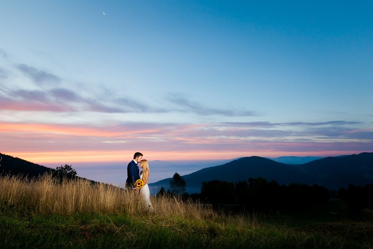 plener slubny o swicie, sesja slubna wschod slonca, plener slubny szczyrk, zdjecia slubne szczyrk, fotografia slubna szczyrk, sesja slubna w gorach, plener slubny w gorach, sesja slubna w beskidach, plener slubny beskidy, zdjecia slubne zywiec, fotografia slubna slask, zdjecia slubne slask, romantyczny plener slubny, fotograf slubny bielsko, plener slubny w lesie slask, sesja slubna w lesie slask, plener slubny las slask, fotografia slubna slask, zdjecia slubne slask, fotografia slubna katowice, zdjecia slubne katowice, romantyczna sesja slubna slask, zdjecia slubne bielsko, fotografia slubna bielsko, oryginalny plener slubny, oryginalna sesja slubna, www.magiaobrazu.com, Anna i Jacek Bieniek,