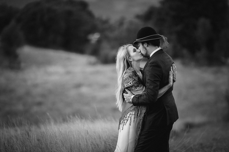 plener slubny o swicie, sesja slubna wschod slonca, plener slubny szczyrk, zdjecia slubne szczyrk, fotografia slubna szczyrk, sesja slubna w gorach, plener slubny w gorach, sesja slubna w beskidach, plener slubny beskidy, zdjecia slubne zywiec, fotografia slubna slask, zdjecia slubne slask, romantyczny plener slubny, fotograf slubny bielsko, plener slubny w lesie slask, sesja slubna w lesie slask, plener slubny las slask, fotografia slubna slask, zdjecia slubne slask, fotografia slubna katowice, zdjecia slubne katowice, romantyczna sesja slubna slask, zdjecia slubne bielsko, fotografia slubna bielsko, oryginalny plener slubny, oryginalna sesja slubna, www.magiaobrazu.com, Anna i Jacek Bieniek,