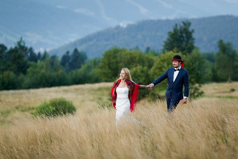 plener slubny o swicie, sesja slubna wschod slonca, plener slubny szczyrk, zdjecia slubne szczyrk, fotografia slubna szczyrk, sesja slubna w gorach, plener slubny w gorach, sesja slubna w beskidach, plener slubny beskidy, zdjecia slubne zywiec, fotografia slubna slask, zdjecia slubne slask, romantyczny plener slubny, fotograf slubny bielsko, plener slubny w lesie slask, sesja slubna w lesie slask, plener slubny las slask, fotografia slubna slask, zdjecia slubne slask, fotografia slubna katowice, zdjecia slubne katowice, romantyczna sesja slubna slask, zdjecia slubne bielsko, fotografia slubna bielsko, oryginalny plener slubny, oryginalna sesja slubna, www.magiaobrazu.com, Anna i Jacek Bieniek,