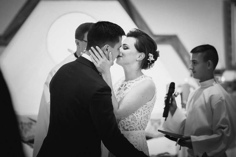 fotografia slubna bielsko, zdjecia slubne bielsko, fotograf slubny slask, zdjecia slubne slask,, slub w kosciele w kobielicach, wesele w karczmie kuban goczalkowice, wesele w goczalkowicach, fotografia slubna katowice, zdjecia slubne katowice, zdjecia slubne zywiec, fotografia slubna, zdjecia slubne bielsko, fotograf slubny bielsko, fotograf slubny cieszyn, fotografia slubna cieszyn, www.magiaobrazu.com, zdjecia slubne czechowice, fotografia slubna slask, zdjecia slubne zywiec, zdjecia slubne cieszyn, dwoch fotografow na slub,