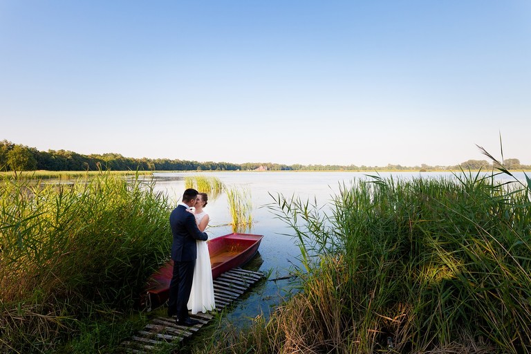zdjecia slubne zywiec, romantyczny plener slubny, fotograf slubny bielsko, plener slubny w lesie slask, sesja slubna w lesie slask, plener slubny las slask, sesja slubna nad jeziorem slask, fotografia slubna slask, zdjecia slubne slask, fotografia slubna katowice, zdjecia slubne katowice, romantyczna sesja slubna slask, zdjecia slubne bielsko, fotografia slubna bielsko, oryginalny plener slubny, oryginalna sesja slubna, www.magiaobrazu.com, Anna i Jacek Bieniek,