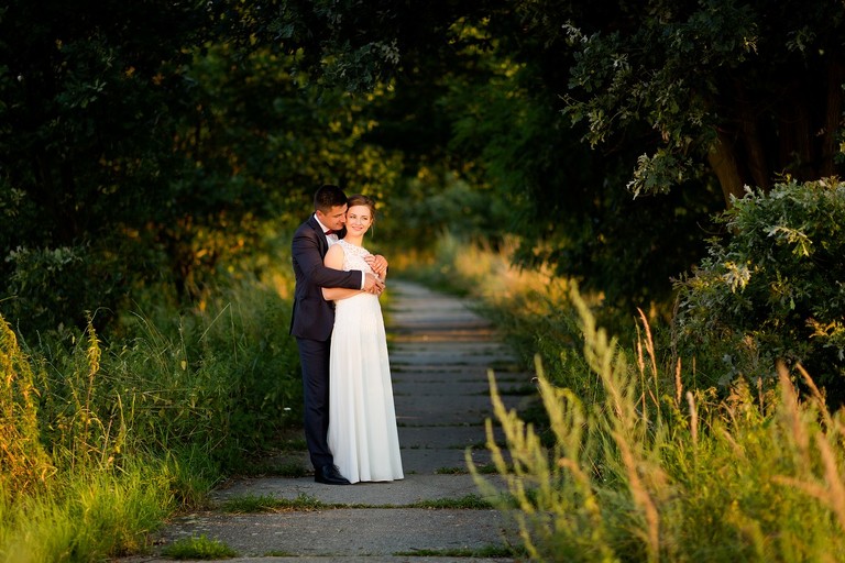 zdjecia slubne zywiec, romantyczny plener slubny, fotograf slubny bielsko, plener slubny w lesie slask, sesja slubna w lesie slask, plener slubny las slask, sesja slubna nad jeziorem slask, fotografia slubna slask, zdjecia slubne slask, fotografia slubna katowice, zdjecia slubne katowice, romantyczna sesja slubna slask, zdjecia slubne bielsko, fotografia slubna bielsko, oryginalny plener slubny, oryginalna sesja slubna, www.magiaobrazu.com, Anna i Jacek Bieniek,