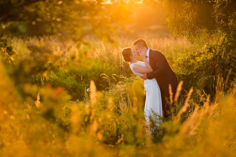 zdjecia slubne zywiec, romantyczny plener slubny, fotograf slubny bielsko, plener slubny w lesie slask, sesja slubna w lesie slask, plener slubny las slask, sesja slubna nad jeziorem slask, fotografia slubna slask, zdjecia slubne slask, fotografia slubna katowice, zdjecia slubne katowice, romantyczna sesja slubna slask, zdjecia slubne bielsko, fotografia slubna bielsko, oryginalny plener slubny, oryginalna sesja slubna, www.magiaobrazu.com, Anna i Jacek Bieniek,