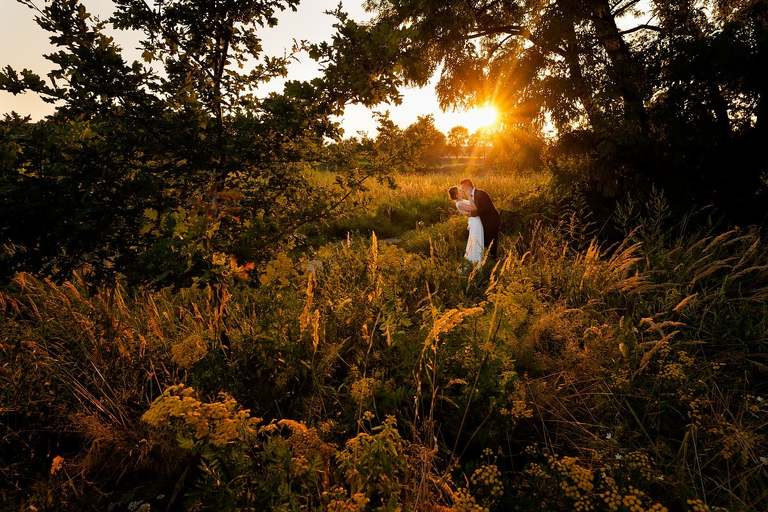 zdjecia slubne zywiec, romantyczny plener slubny, fotograf slubny bielsko, plener slubny w lesie slask, sesja slubna w lesie slask, plener slubny las slask, sesja slubna nad jeziorem slask, fotografia slubna slask, zdjecia slubne slask, fotografia slubna katowice, zdjecia slubne katowice, romantyczna sesja slubna slask, zdjecia slubne bielsko, fotografia slubna bielsko, oryginalny plener slubny, oryginalna sesja slubna, www.magiaobrazu.com, Anna i Jacek Bieniek,